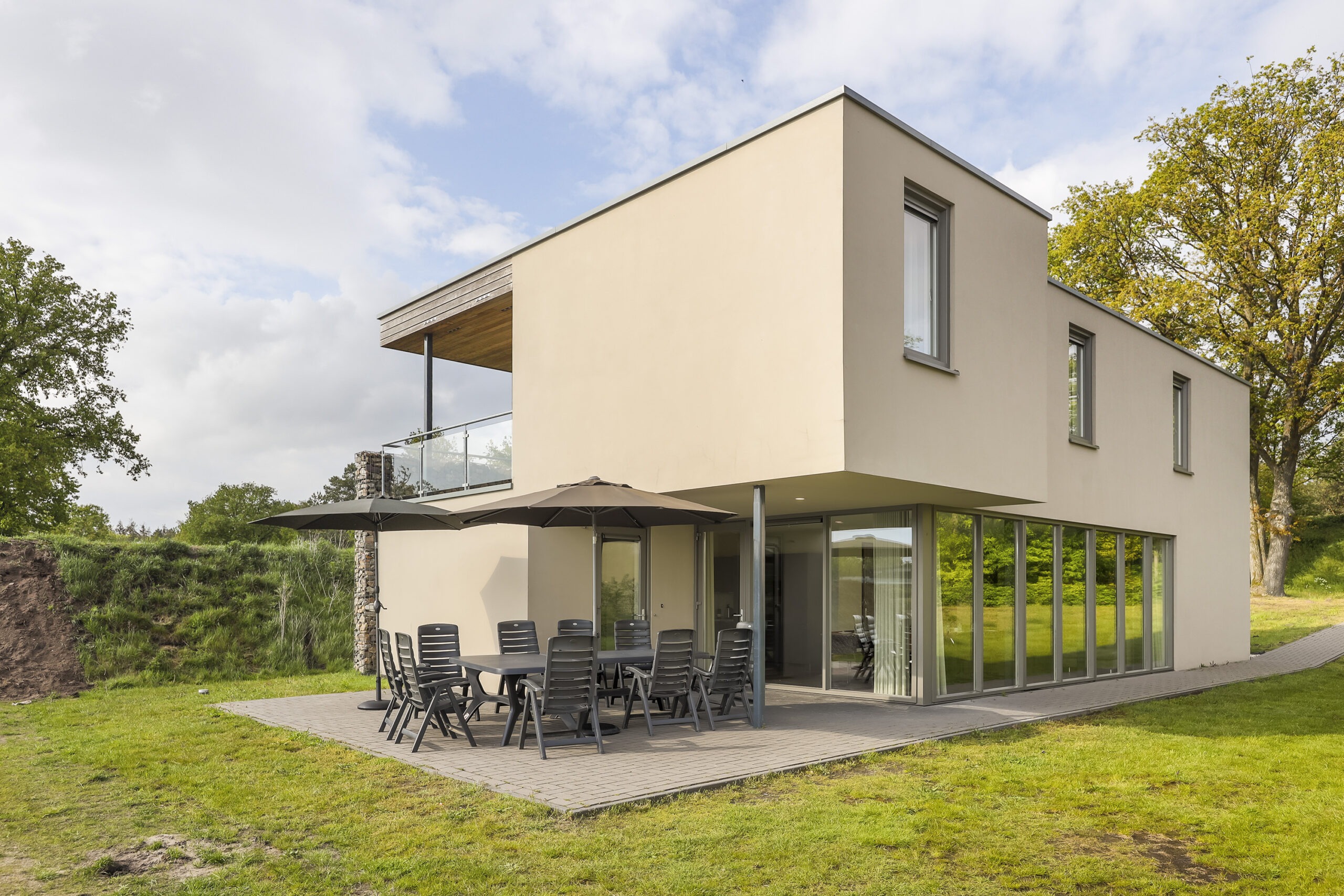 14-persoons watervilla