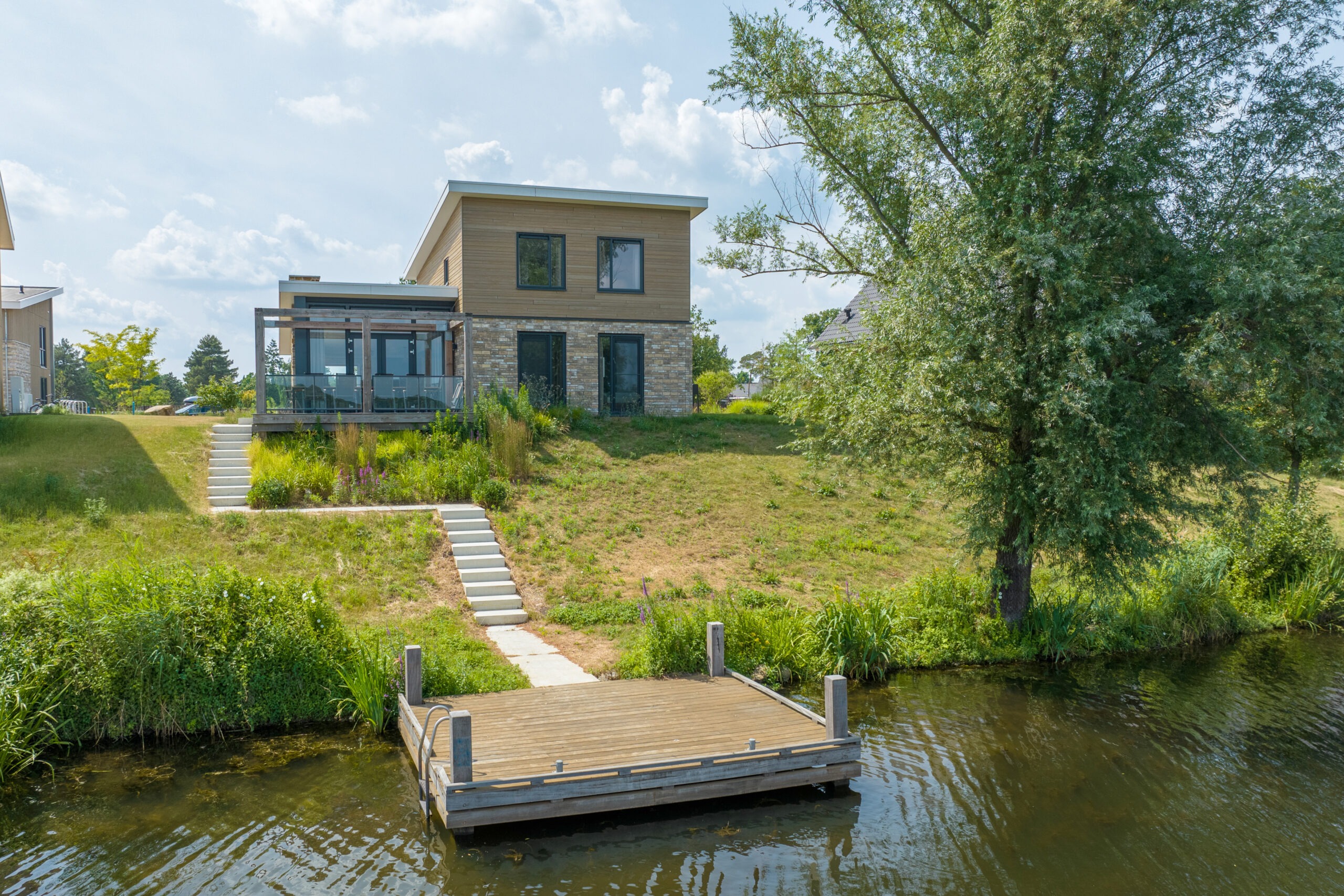 12-persoons watervilla